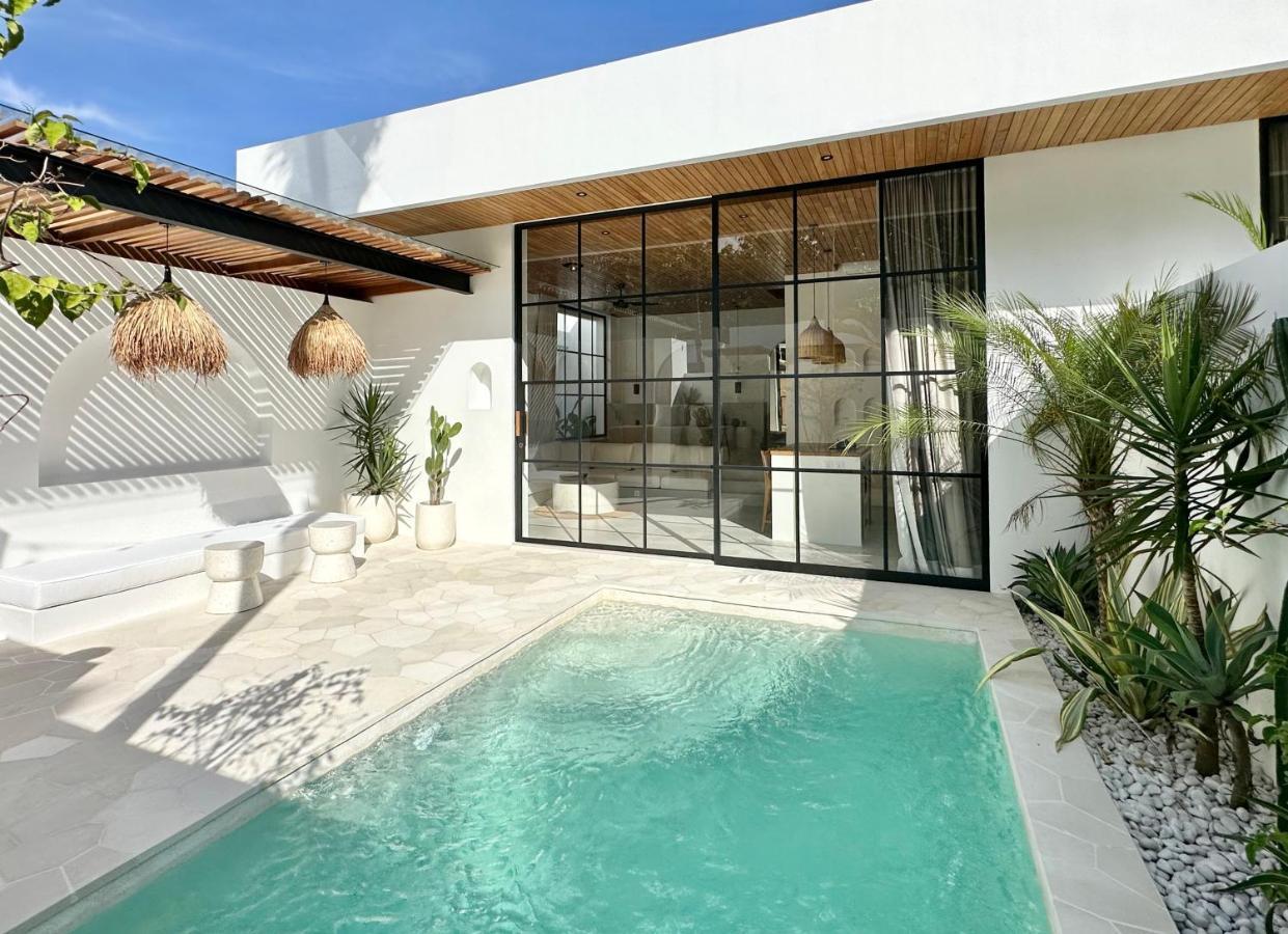 Villa The By The Young