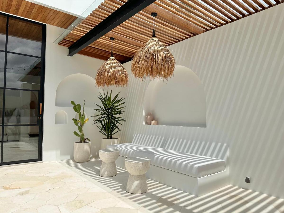 Villa The By The Young