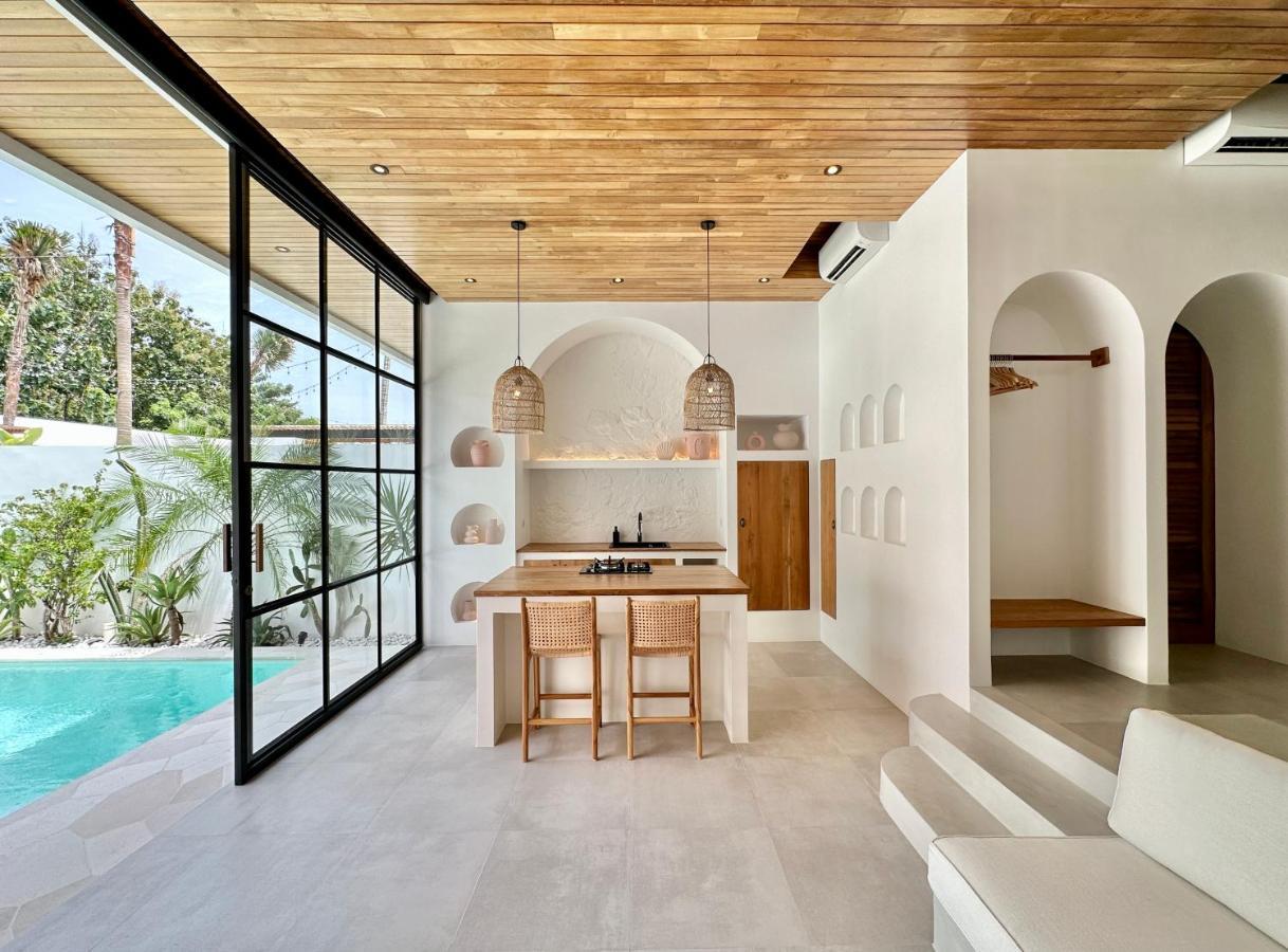 Villa The By The Young